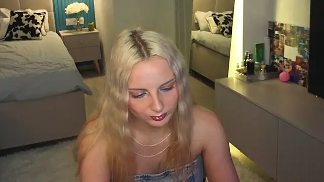 Snapshot of Naymoria chatting on 07.04.26 Naymoria online show from 07.04.26