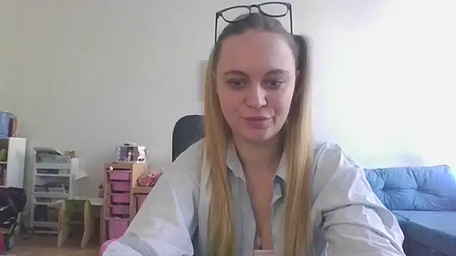 Snapshot of Cynoraye chatting on 02.04.26 Cynoraye online show from 02.04.26