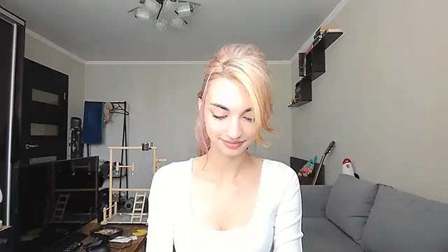 Snapshot of JillianBozak chatting on 09.28.25 JillianBozak online show from 09.28.25