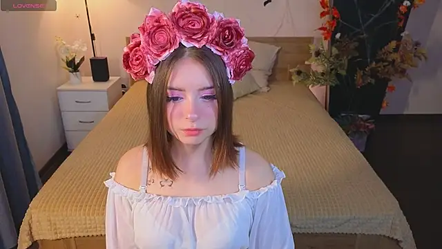 Snapshot of _Amelia_Shine_ chatting on 10.22.25 Amelia Shine online show from 10.22.25