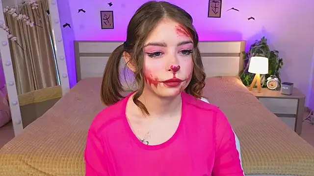 Snapshot of _Amelia_Shine_ chatting on 10.24.25 Amelia Shine online show from 10.24.25