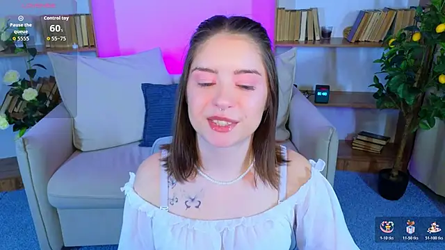 Snapshot of _Amelia_Shine_ chatting on 11.12.25 Amelia Shine online show from 11.12.25