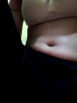 Snapshot of misskomal97 chatting on 10.31.25 misskomal97 online show from 10.31.25