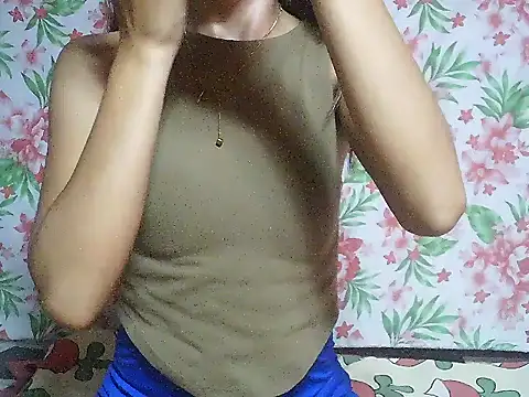 Snapshot of SweetPussie18x chatting on 10.06.25 SweetPussie18x online show from 10.06.25