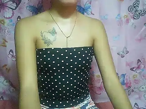 Snapshot of SweetPussie18x chatting on 11.04.25 SweetPussie18x online show from 11.04.25