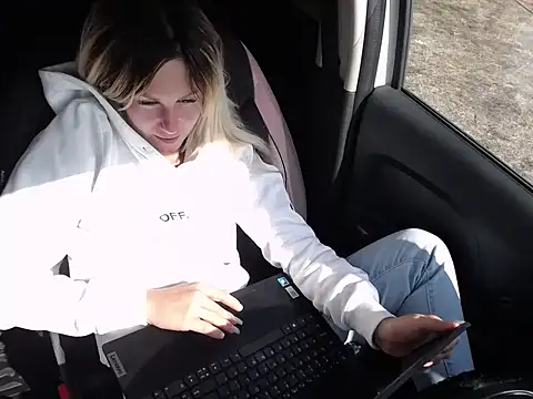 BellaNoir26 online show from 09.25.25