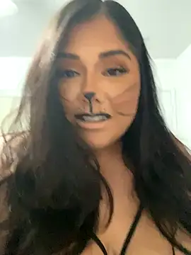 Snapshot of pmonie chatting on 10.26.25 pmonie online show from 10.26.25