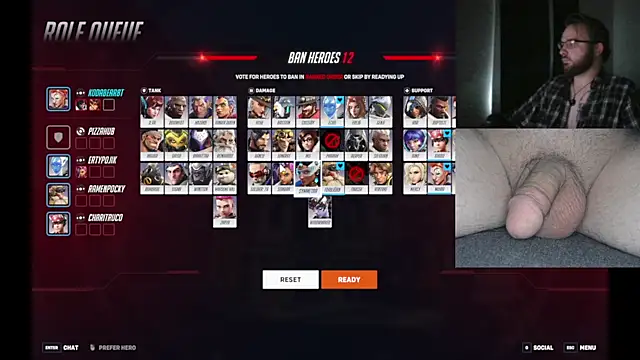 Snapshot of bear8t chatting on 11.08.25 bear8t online show from 11.08.25