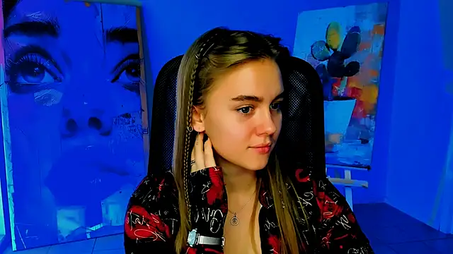 Snapshot of JuneWoods chatting on 10.15.25 JuneWoods online show from 10.15.25