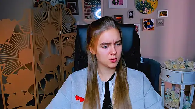 Snapshot of JuneWoods chatting on 10.16.25 JuneWoods online show from 10.16.25