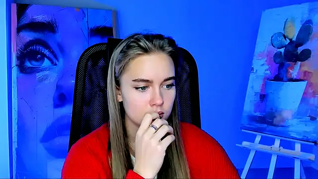 Snapshot of JuneWoods chatting on 10.19.25 JuneWoods online show from 10.19.25