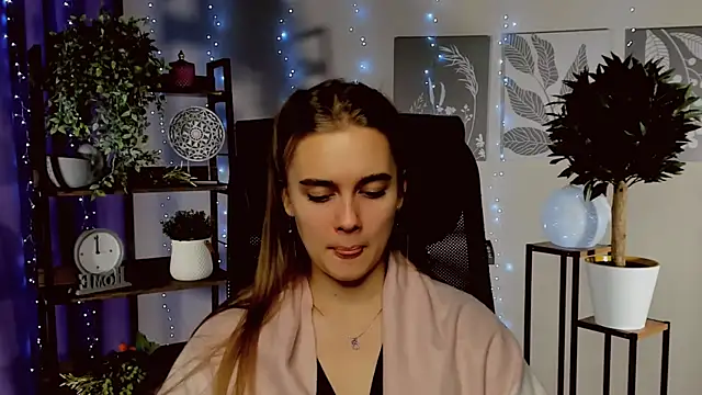 JuneWoods online show from 12.19.25