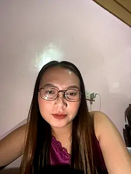 Snapshot of pinayscarlet chatting on 11.10.25 pinayscarlet online show from 11.10.25