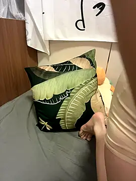 Snapshot of sharony_x chatting on 10.30.25 sharony x online show from 10.30.25