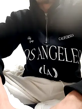 Snapshot of herkes26 chatting on 10.22.25 herkes26 online show from 10.22.25