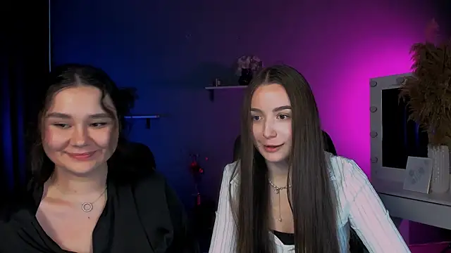 Snapshot of leslie_bird chatting on 10.01.25 leslie bird online show from 10.01.25