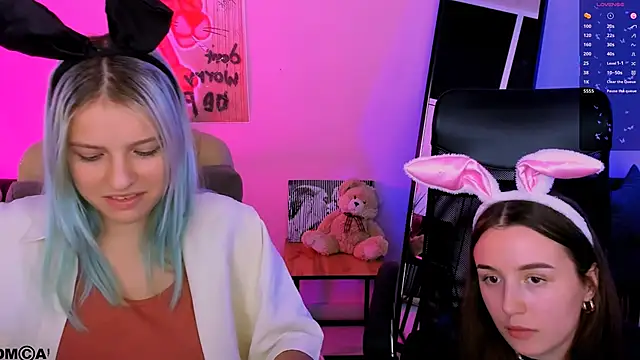 Snapshot of leslie_bird chatting on 10.09.25 leslie bird online show from 10.09.25