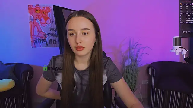 Snapshot of leslie_bird chatting on 11.06.25 leslie bird online show from 11.06.25