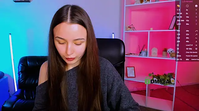 Snapshot of leslie_bird chatting on 11.15.25 leslie bird online show from 11.15.25