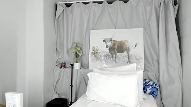 ConnieSmall24 online show from 10.21.25