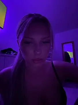 blondeeee online show from 12.17.25