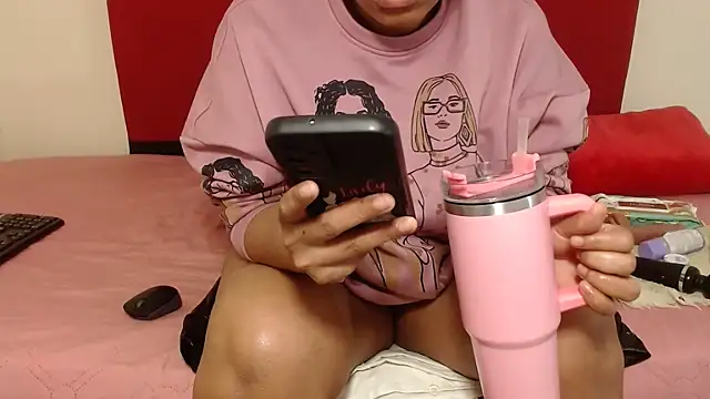 Snapshot of CurvyQueenx2 chatting on 05.18.26 CurvyQueenx2 online show from 05.18.26