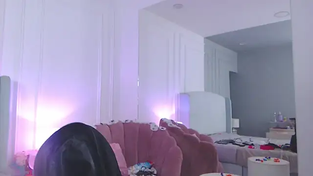 Snapshot of ChantalGarner chatting on 10.31.25 ChantalGarner online show from 10.31.25