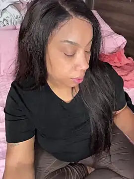 Snapshot of NeliaHexxen chatting on 10.24.25 NeliaHexxen online show from 10.24.25