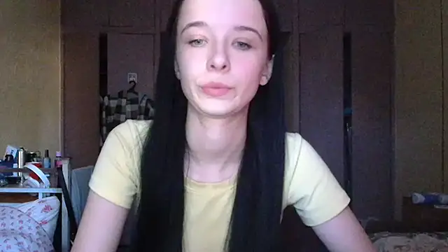 Emilia Light online show from 10.04.25