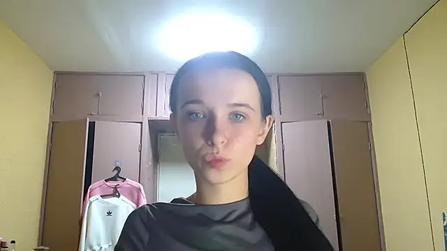 Snapshot of Emilia_Light chatting on 10.04.25 Emilia Light online show from 10.04.25