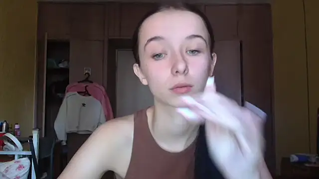 Snapshot of Emilia_Light chatting on 10.05.25 Emilia Light online show from 10.05.25