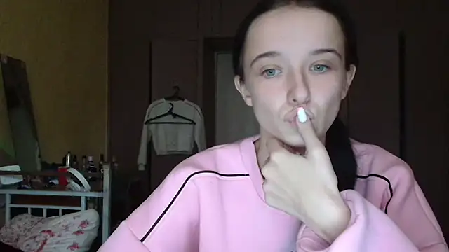 Snapshot of Emilia_Light chatting on 10.07.25 Emilia Light online show from 10.07.25