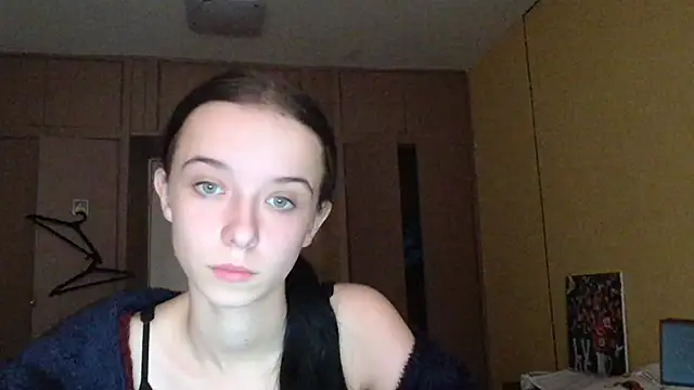 Snapshot of Emilia_Light chatting on 10.08.25 Emilia Light online show from 10.08.25