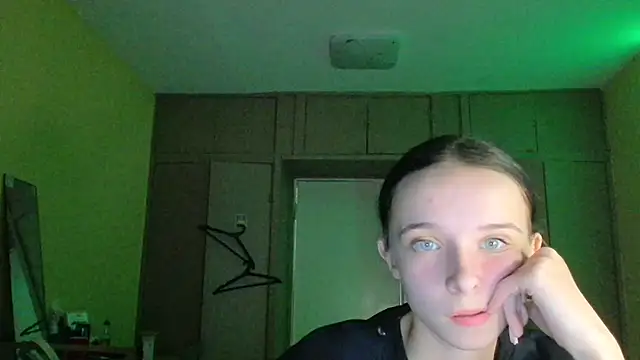 Snapshot of Emilia_Light chatting on 10.11.25 Emilia Light online show from 10.11.25