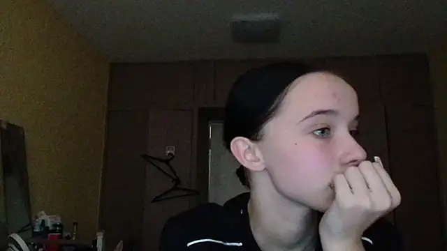 Snapshot of Emilia_Light chatting on 10.12.25 Emilia Light online show from 10.12.25