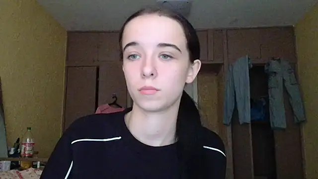 Snapshot of Emilia_Light chatting on 10.18.25 Emilia Light online show from 10.18.25