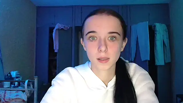 Snapshot of Emilia_Light chatting on 10.19.25 Emilia Light online show from 10.19.25