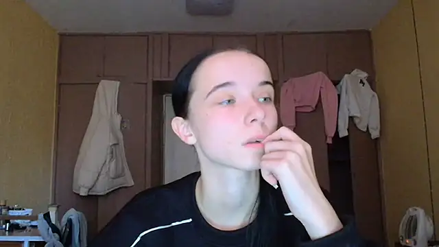 Snapshot of Emilia_Light chatting on 10.30.25 Emilia Light online show from 10.30.25