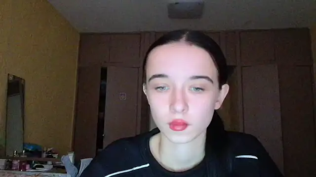 Snapshot of Emilia_Light chatting on 11.18.25 Emilia Light online show from 11.18.25