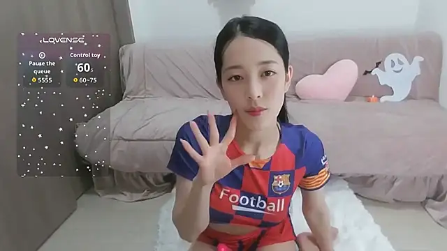 Snapshot of mireimimi_ chatting on 10.30.25 mireimimi online show from 10.30.25