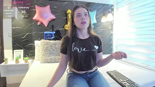 ZOE LE online show from 12.02.25