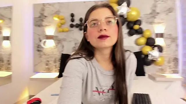 ZOE LE online show from 04.16.26