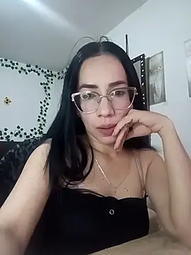 YaraDuartee online show from 10.25.25