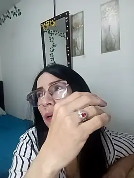 YaraDuartee online show from 12.17.25