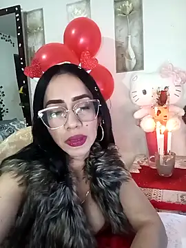 Snapshot of YaraDuartee chatting on 02.15.26 YaraDuartee online show from 02.15.26