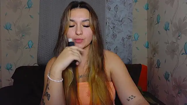 Snapshot of YourEmily_xx chatting on 10.03.25 YourEmily xx online show from 10.03.25