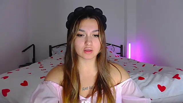 Snapshot of YourEmily_xx chatting on 10.14.25 YourEmily xx online show from 10.14.25