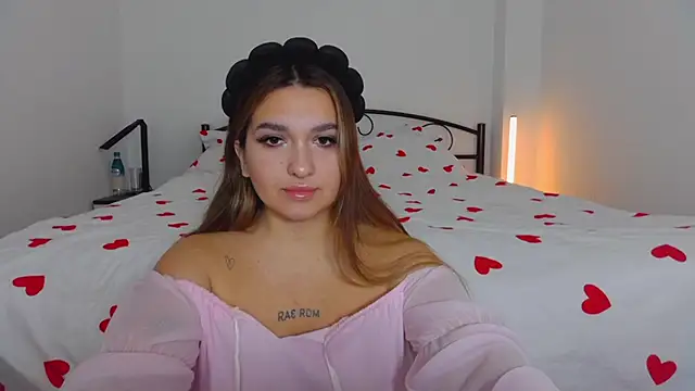 Snapshot of YourEmily_xx chatting on 10.16.25 YourEmily xx online show from 10.16.25