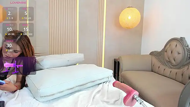 Snapshot of beca_winn chatting on 11.13.25 beca winn online show from 11.13.25