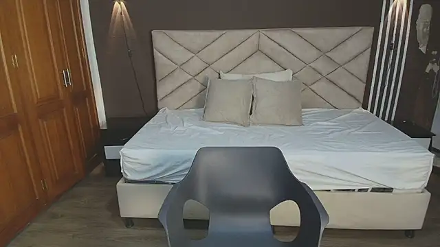 GabySweett  online show from 10.19.25